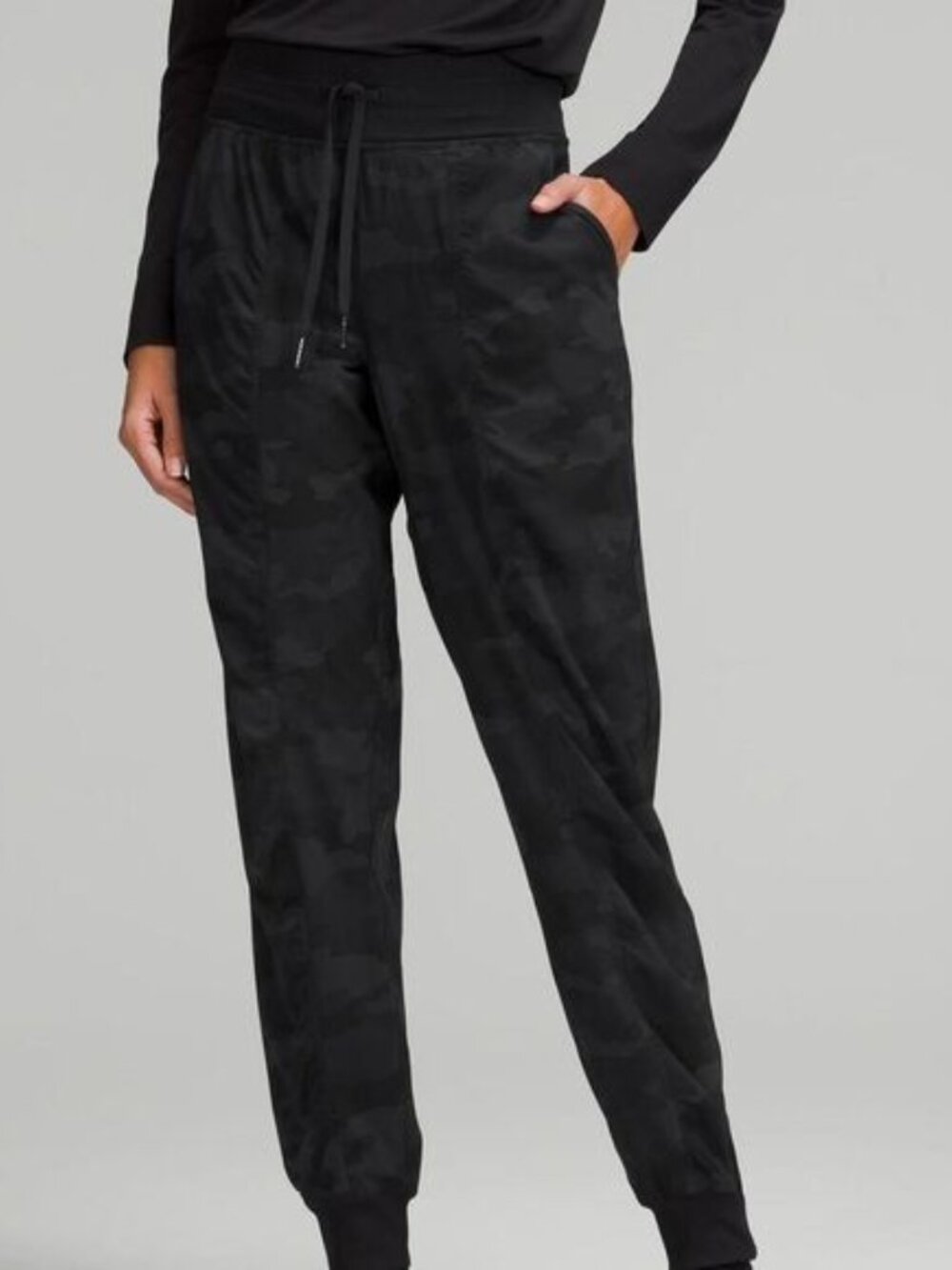 Lululemon Black Camo Jogger Pants • Size 0